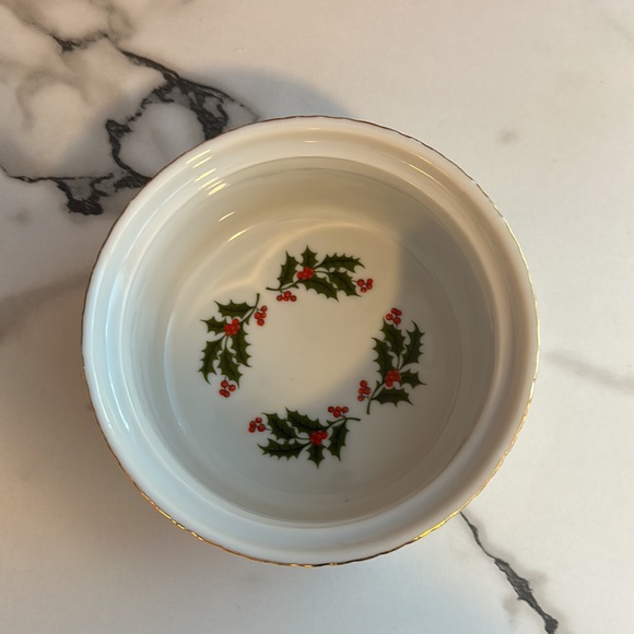 Vintage Holiday Holly Collection Small Casserole Dish by RB Made in Japan - Picture 3 of 9